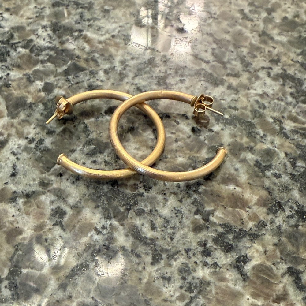 Chic Gold Hoop Earrings